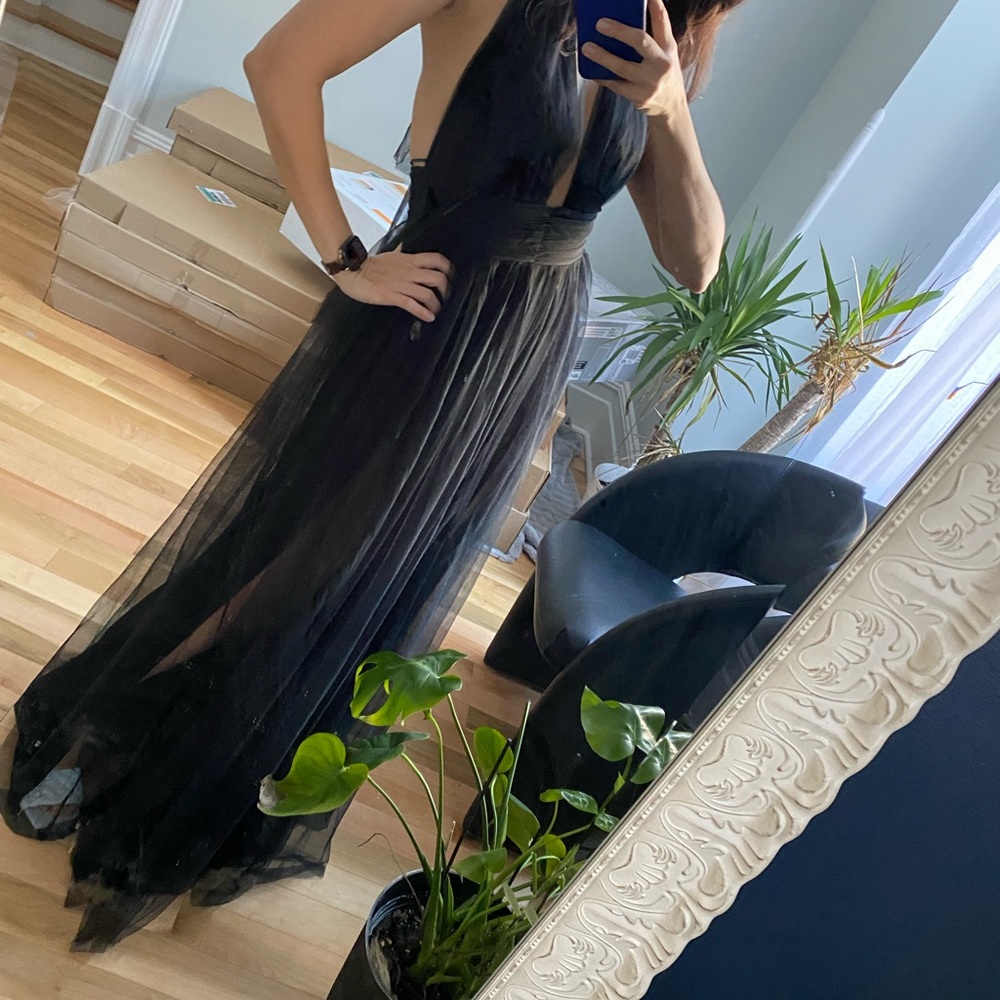 Black Gown - Picture 3 of 4